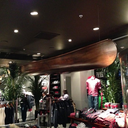 Abercrombie \u0026 Fitch - Clothing Store