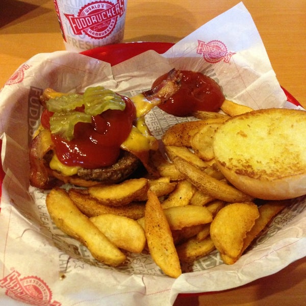 Photo taken at Fuddruckers by Anthony D. on 12/27/2012