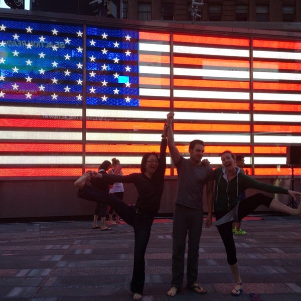 6/21/2014にGingere L.がSolstice In Times Squareで撮った写真