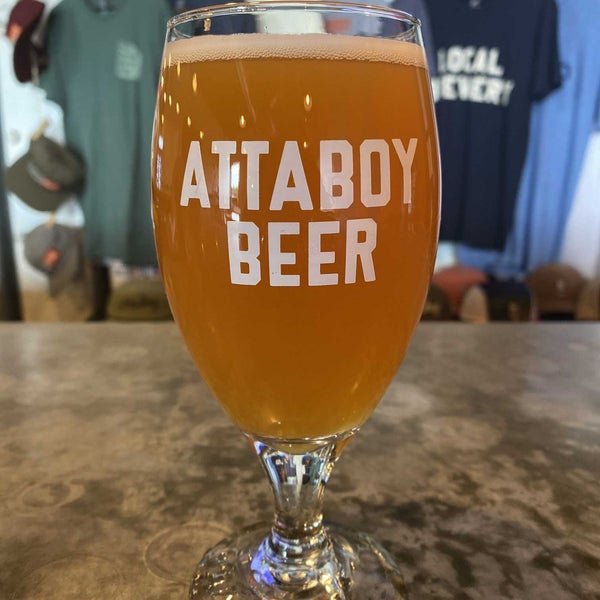Foto tirada no(a) Attaboy Beer por John B. em 11/17/2022