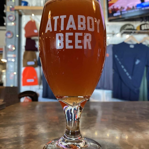 Foto tirada no(a) Attaboy Beer por John B. em 2/4/2023