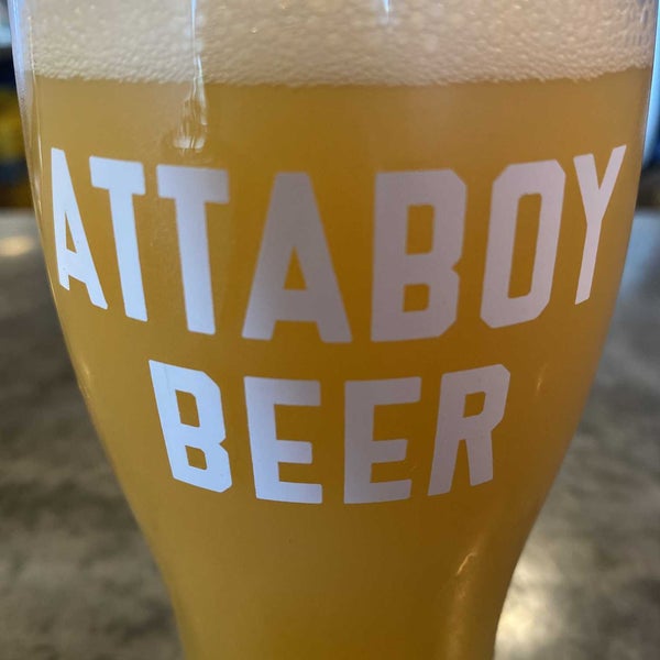Foto diambil di Attaboy Beer oleh John B. pada 7/9/2022