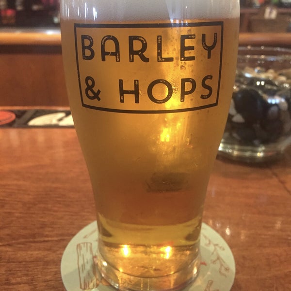 Foto tirada no(a) Barley And Hops Grill &amp; Microbrewery por John B. em 9/18/2019