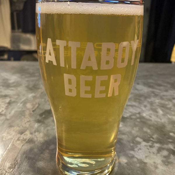 Foto tirada no(a) Attaboy Beer por John B. em 11/9/2022