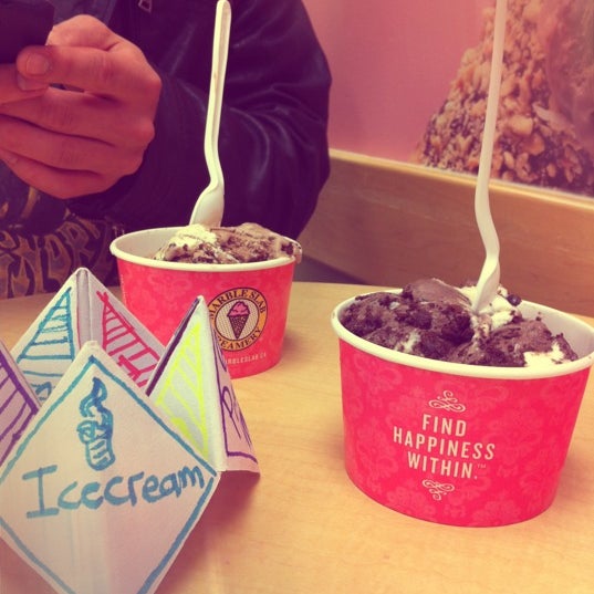 Marble Slab Creamery Ice Cream Parlor in Thornhill