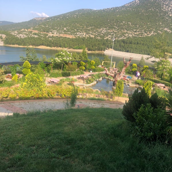 Das Foto wurde bei Bucak Oğuzhan Kent Ormanı Restoranı von Barış am 6/21/2020 aufgenommen