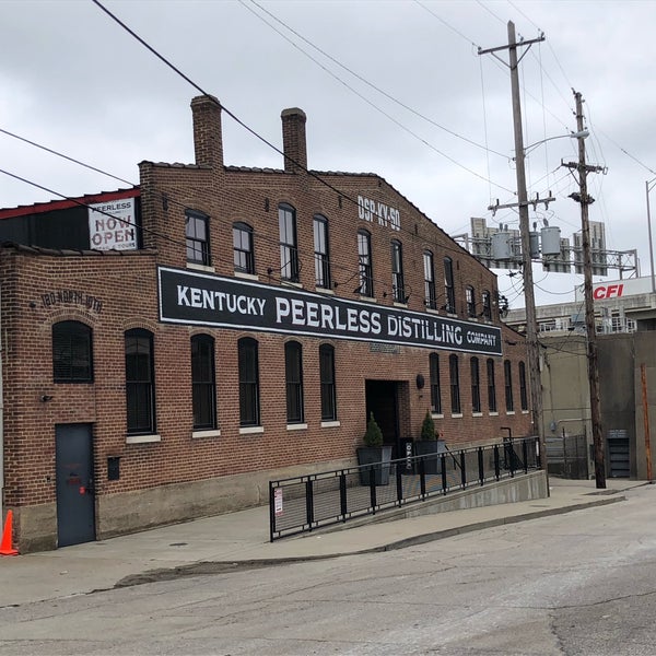 รูปภาพถ่ายที่ Kentucky Peerless Distilling Company โดย Bryce B. เมื่อ 3/11/2020