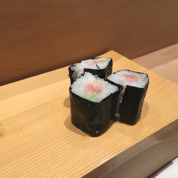 5/5/2018 tarihinde Bryce B.ziyaretçi tarafından Sushi Bar Yasuda'de çekilen fotoğraf