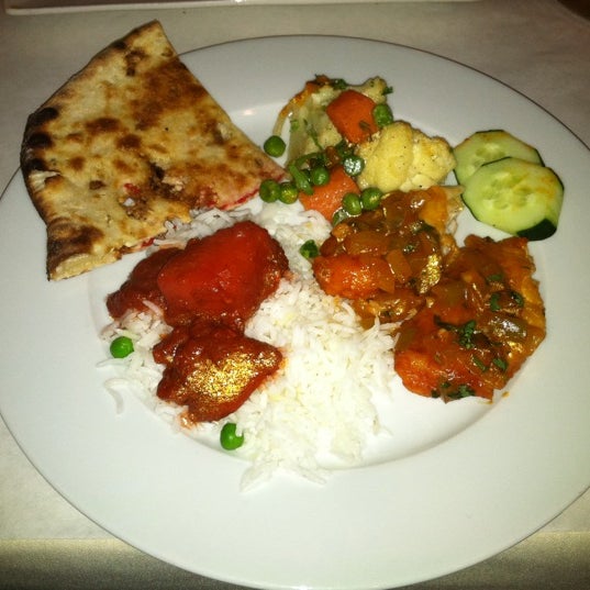 10/13/2012 tarihinde Christina H.ziyaretçi tarafından Viva Goa Indian Cuisine'de çekilen fotoğraf