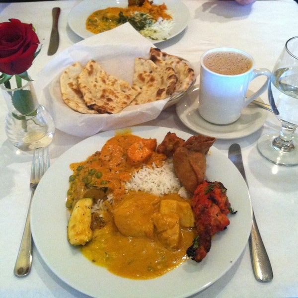 3/29/2013 tarihinde Christina H.ziyaretçi tarafından Viva Goa Indian Cuisine'de çekilen fotoğraf