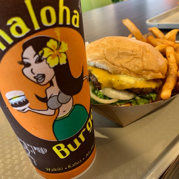 6/15/2019 tarihinde ユーロziyaretçi tarafından Mahaloha Burger'de çekilen fotoğraf