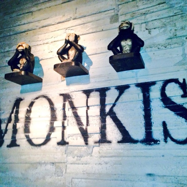 Снимок сделан в MONKIS Restaurante - Bar пользователем St Tropez C. 2/14/2014