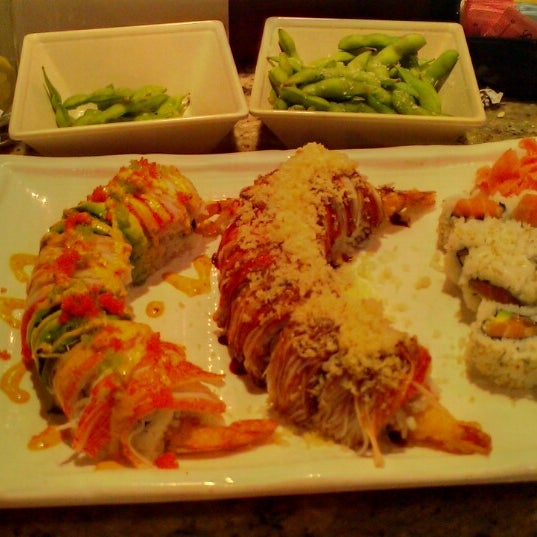 Foto diambil di Sushi Hana Fusion Cuisine oleh Lisa B. pada 5/21/2013