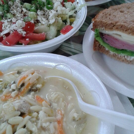 Foto tirada no(a) Woody&#39;s Famous Salads &amp; Sandwich por LinaKatyy M. em 4/5/2014