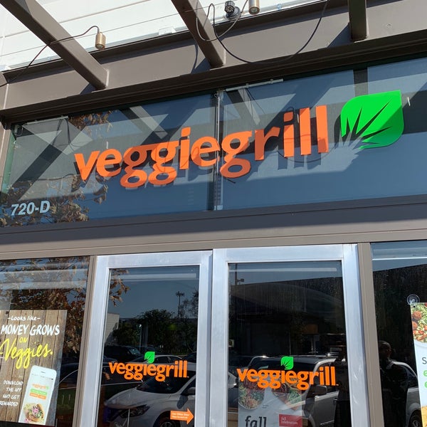 รูปภาพถ่ายที่ Veggie Grill โดย Alpha S. เมื่อ 10/14/2018