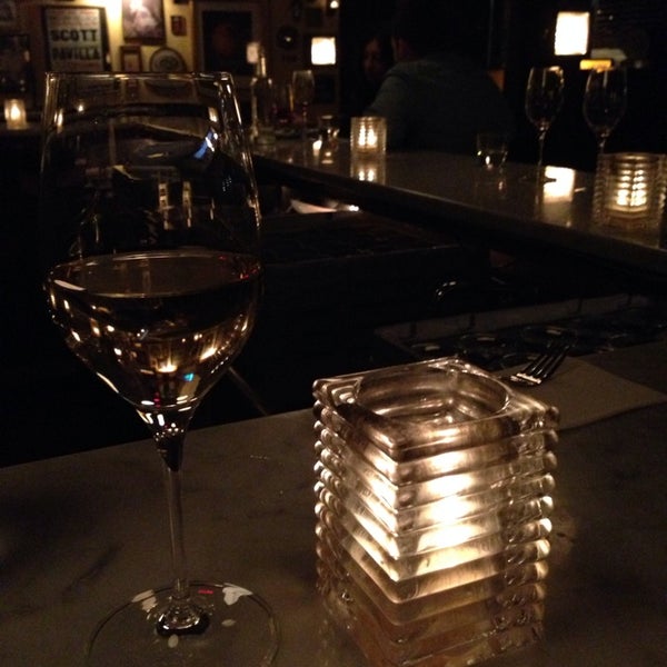 รูปภาพถ่ายที่ Vanguard Wine Bar โดย Ashley B. เมื่อ 2/25/2014