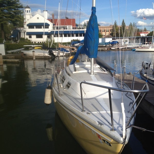 4/10/2014에 Marcy S.님이 Seattle Yacht Club에서 찍은 사진