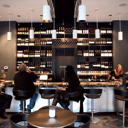 12/6/2013 tarihinde The Tasting Room Wine Bar &amp; Shopziyaretçi tarafından The Tasting Room Wine Bar &amp; Shop'de çekilen fotoğraf