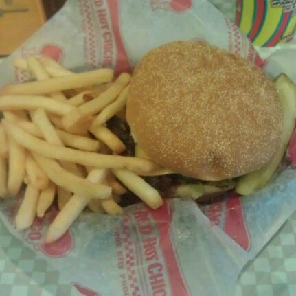 Снимок сделан в Burger Baron пользователем Brian S. 1/22/2013
