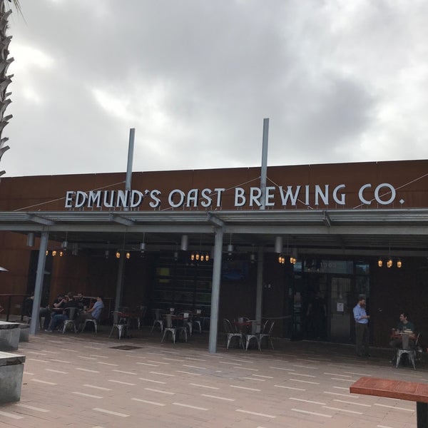 Foto tirada no(a) Edmund&#39;s Oast Brewing Company por Jason C. em 1/11/2018