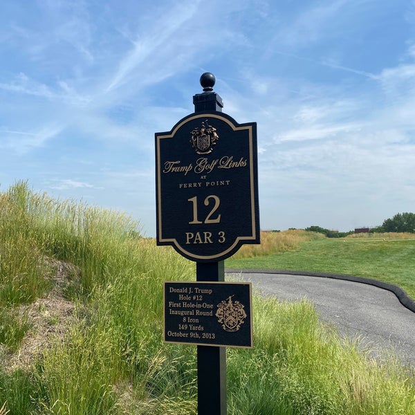 Снимок сделан в Trump Golf Links at Ferry Point пользователем Matt W. 6/8/2021