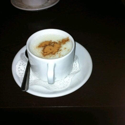 2/19/2013 tarihinde Cem N.ziyaretçi tarafından Manangich Cafe'de çekilen fotoğraf
