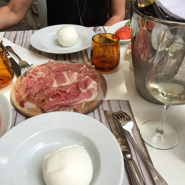 Photo taken at Osteria del Caffè Italiano by Emmanuel T. on 5/4/2015