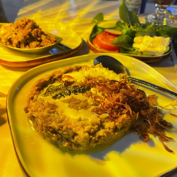 Foto diambil di Iran Zamin Restaurant oleh Mai A. pada 12/27/2023