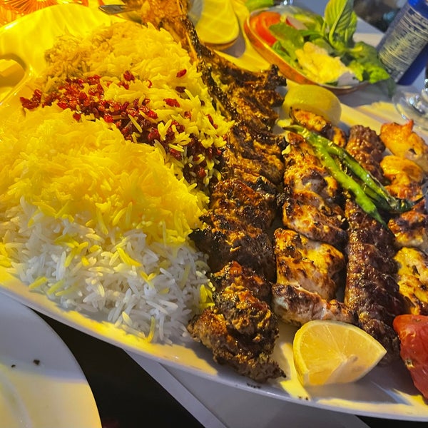 Снимок сделан в Iran Zamin Restaurant пользователем Mai A. 12/27/2023