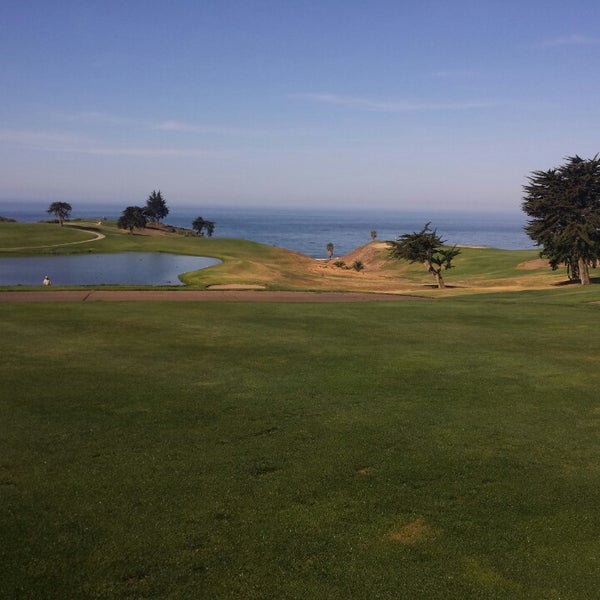 Foto scattata a Sandpiper Golf Course da AO il 5/16/2014