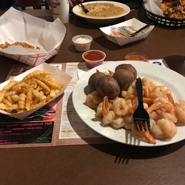 Foto tirada no(a) Shane&#39;s Seafood &amp; BBQ por Aziz A. em 3/2/2018