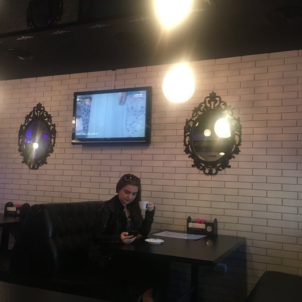 5/18/2017にДарина Ч.がLYCHEE Cocktail Barで撮った写真