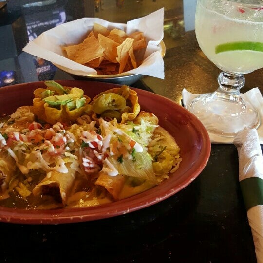 Foto diambil di La Parrilla Mexican Restaurant oleh April M. pada 3/15/2016