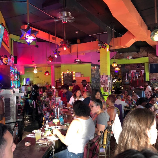 Foto scattata a Burrito Bar &amp; Kitchen da Josh G. il 7/26/2018