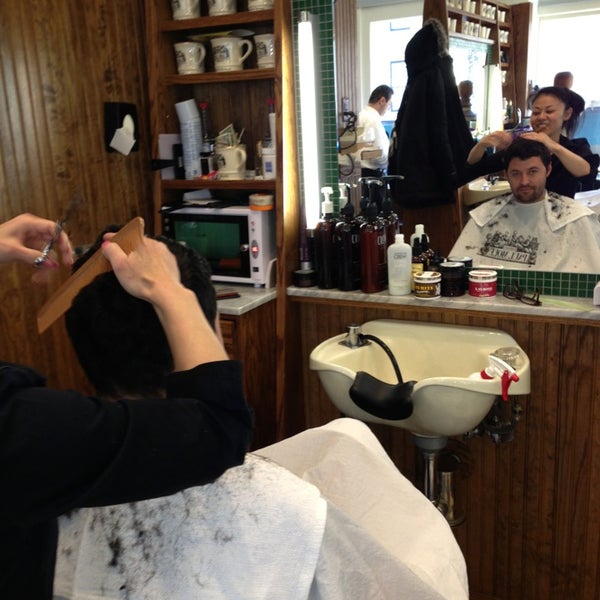 1/27/2013에 Roxanne T.님이 Paul Mole Barber Shop에서 찍은 사진