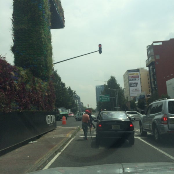 รูปภาพถ่ายที่ Chapultepec โดย Zazu M. เมื่อ 9/13/2015