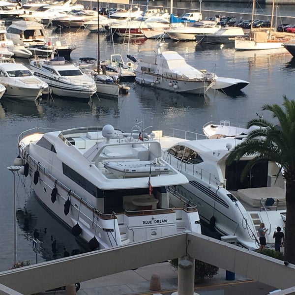 Foto tirada no(a) Riviera Marriott Hotel La Porte de Monaco por Tanya J. em 7/16/2017