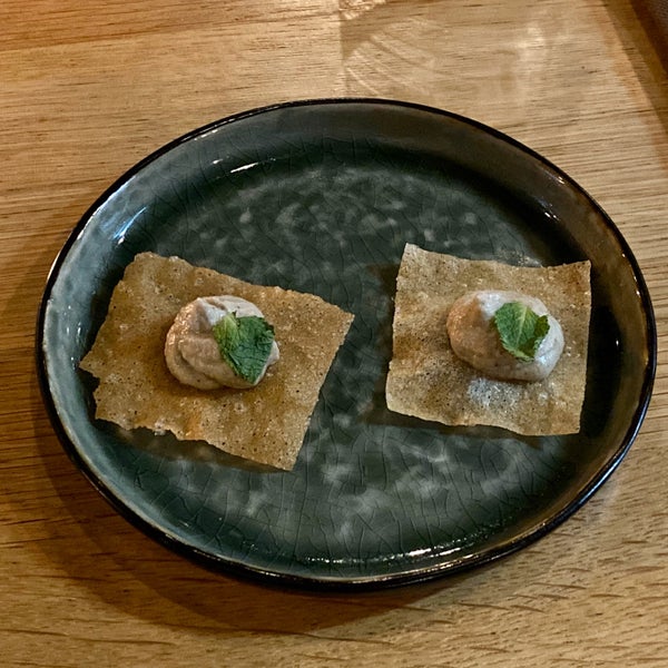 Foto tirada no(a) MontRaw Restaurant por noodles101 em 11/7/2019