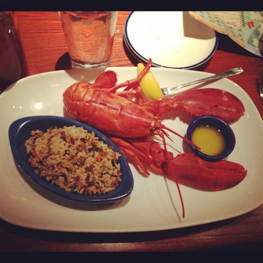 Снимок сделан в Red Lobster пользователем Beth W. 11/25/2012