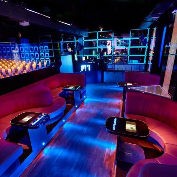 Foto tomada en M1 Lounge Bar &amp; Club  por M1 Lounge Bar &amp; Club el 2/10/2015