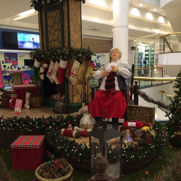 Foto tirada no(a) Shopping Plaza Sul por Gabe B. em 12/22/2015