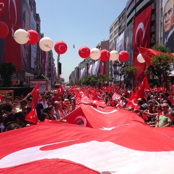 Das Foto wurde bei Şişli von Cersahin E. am 5/19/2013 aufgenommen