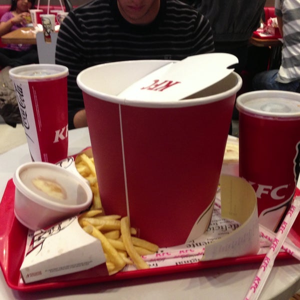 4/17/2013에 Ariel C.님이 KFC에서 찍은 사진