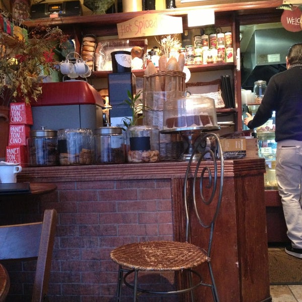 รูปภาพถ่ายที่ Tanto Dulce Cafe โดย Brittany C. เมื่อ 3/2/2013