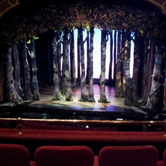 Das Foto wurde bei Cinderella on Broadway von Anke am 2/6/2013 aufgenommen