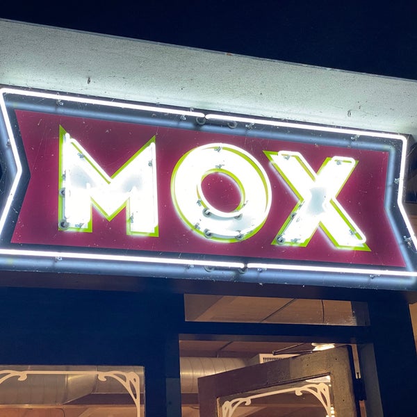 รูปภาพถ่ายที่ Cafe Mox โดย Rory A. เมื่อ 8/16/2021