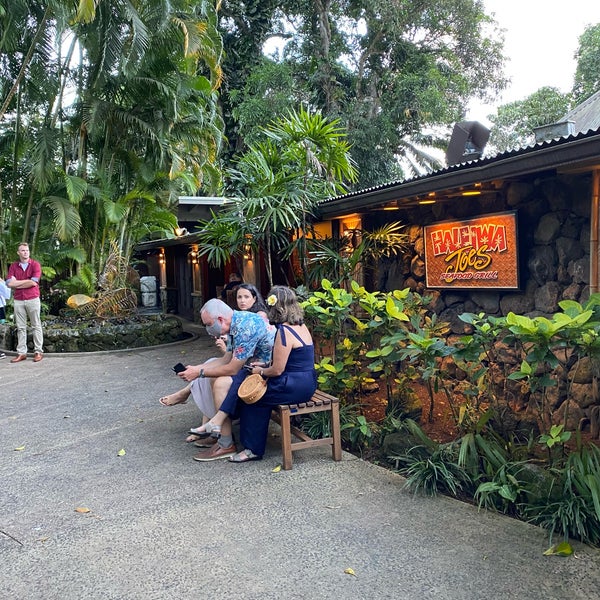 Foto scattata a Haleiwa Joe&#39;s - Haiku Gardens Restaurant da Rory A. il 9/7/2021