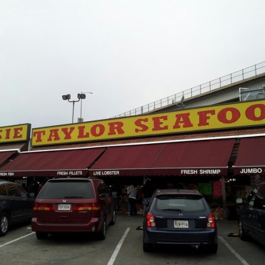 Photo taken at Jessie Taylor Seafood by Mike L. on 11/25/2012