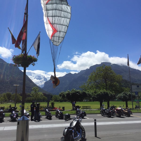 Foto scattata a AlpinAir Paragliding Interlaken da Blondyna B. il 7/3/2016