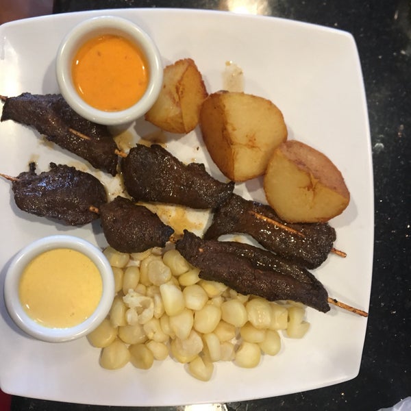 Foto scattata a Lima Criolla Peruvian Restaurant da Antwainette H. il 9/22/2018